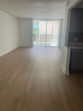 2029 NW 46th Ave in Lauderhill, FL - Foto de edificio - Building Photo