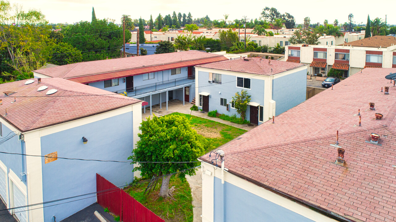 13392 Magnolia St in Garden Grove, CA - Foto de edificio