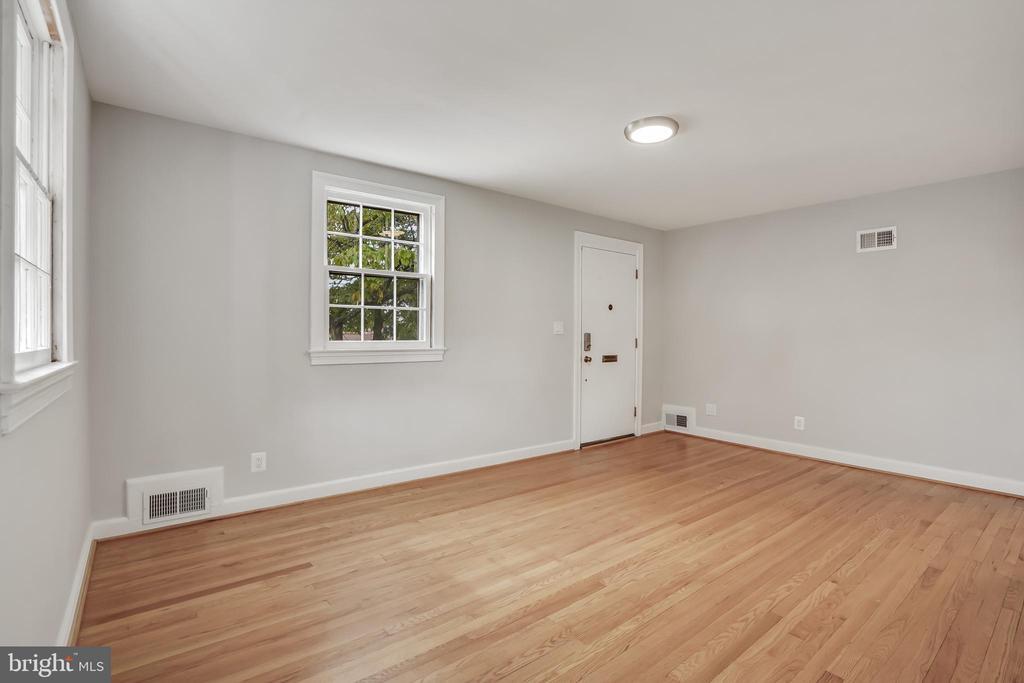 1605 W Braddock Rd in Alexandria, VA - Building Photo