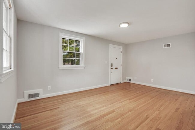 property at 1605 W Braddock Rd