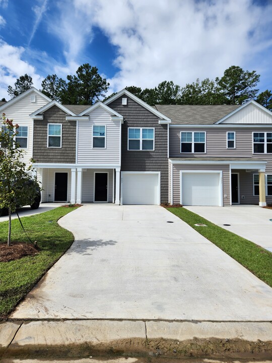 207 Cozy Brook Ct in Summerville, SC - Building Photo