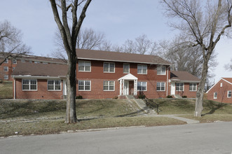 Fairfax Bluffs in Kansas City, KS - Building Photo - Building Photo