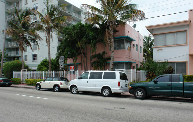 6838-6840 Abbott Ave in Miami Beach, FL - Building Photo - Building Photo