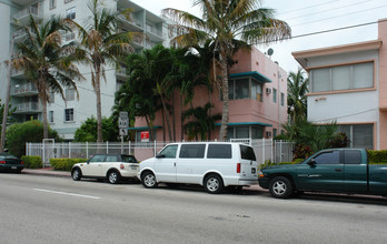 6838-6840 Abbott Ave in Miami Beach, FL - Foto de edificio - Building Photo