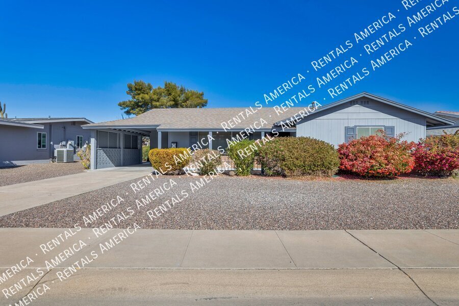 10310 W Cumberland Dr in Sun City, AZ - Building Photo