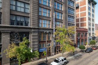 Denim Lofts in St. Louis, MO - Foto de edificio - Building Photo