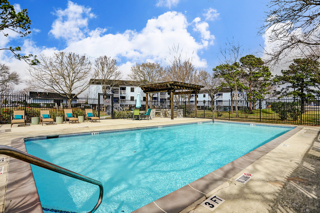 Bayou Village Apartments in Dickinson, TX - Building Photo