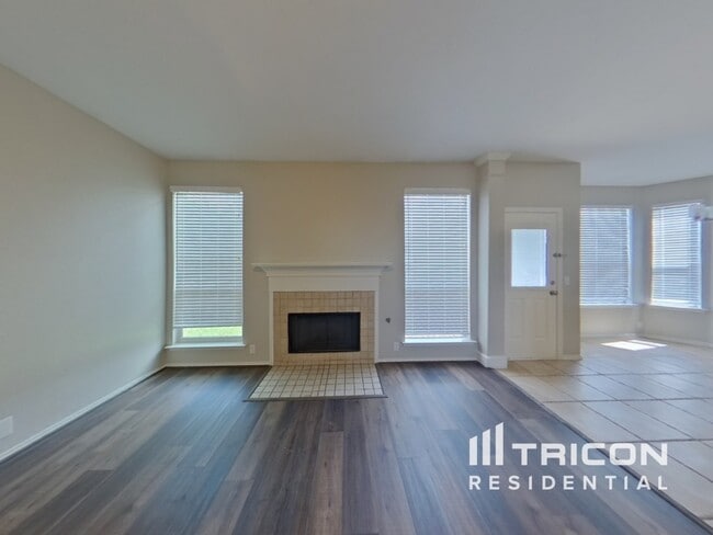 4504 Vista Meadows Dr in Fort Worth, TX - Building Photo - Building Photo