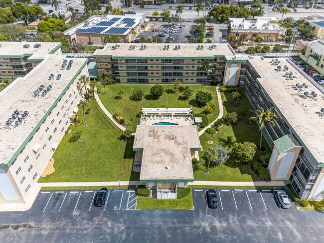 804 SE 7th St in Deerfield Beach, FL - Building Photo - Building Photo
