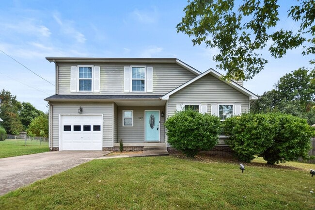 property at 907 Lamont Ln