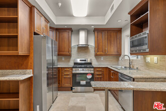 11323 Huston St in Los Angeles, CA - Building Photo - Building Photo
