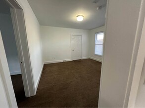 5 Lake Ave in Danbury, CT - Foto de edificio - Building Photo