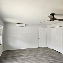 1403 E 4th Ave in Corsicana, TX - Building Photo - Building Photo