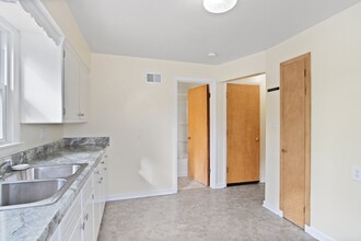 2637 S 51st St, Unit 2637 S 51st St Upper Unit in Milwaukee, WI - Building Photo - Building Photo