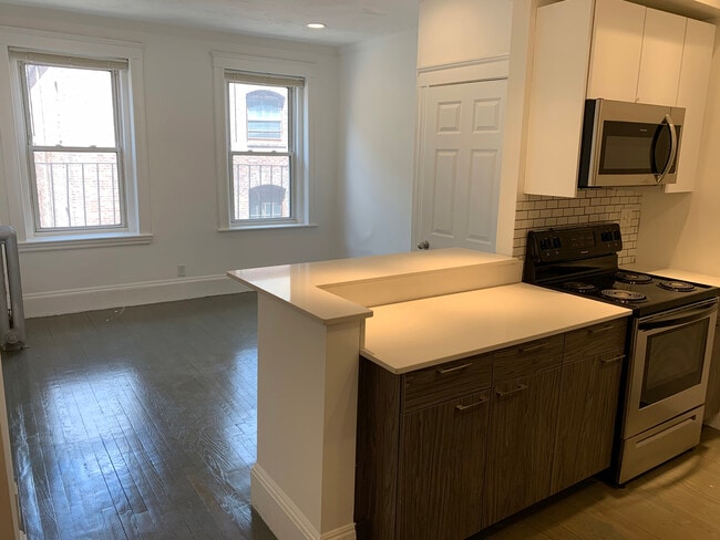 54 Queensberry St, Unit 9