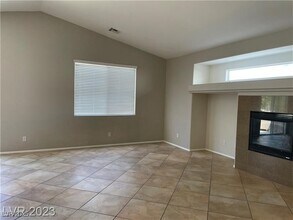 5122 Echo Shire Ave in Las Vegas, NV - Building Photo - Building Photo