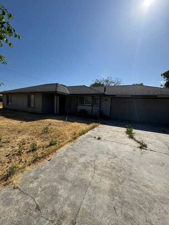 18969 Rd 25 1/2 in Madera, CA - Building Photo