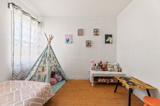 7452 Jamieson Ave in Los Angeles, CA - Building Photo - Building Photo