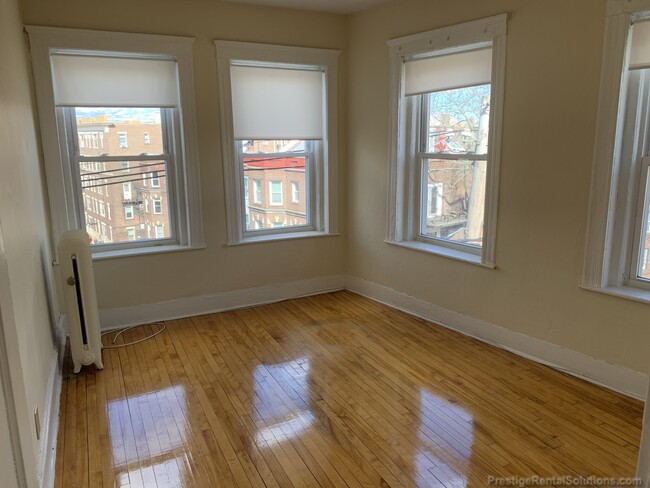 153 Kelton St, Unit 1 in Boston, MA - Building Photo - Building Photo