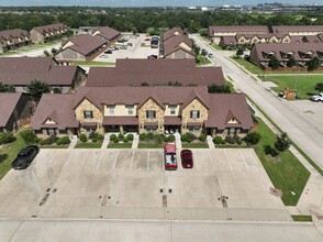 400-408 Baby Bear dr in College Station, TX - Building Photo - Building Photo