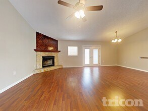 13415 Twin Lake Ave in Spring Hill, FL - Foto de edificio - Building Photo