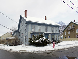 2 Myrtle St in Rochester, NH - Building Photo