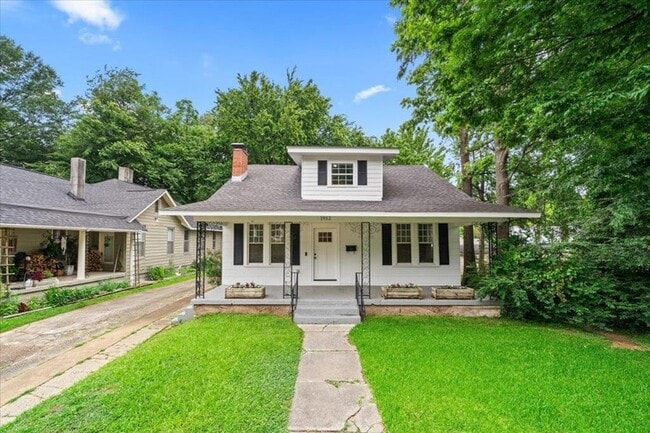 property at 1912 Court Ave