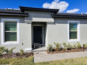 10980 Gable Dig Lp in San Antonio, FL - Building Photo - Building Photo