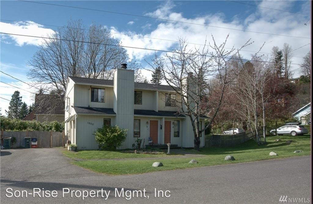 1200 18th St in Bellingham, WA - Building Photo