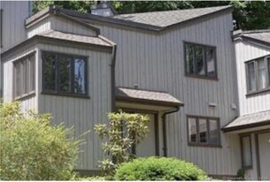 4 Earls Ct in Farmington, CT - Building Photo