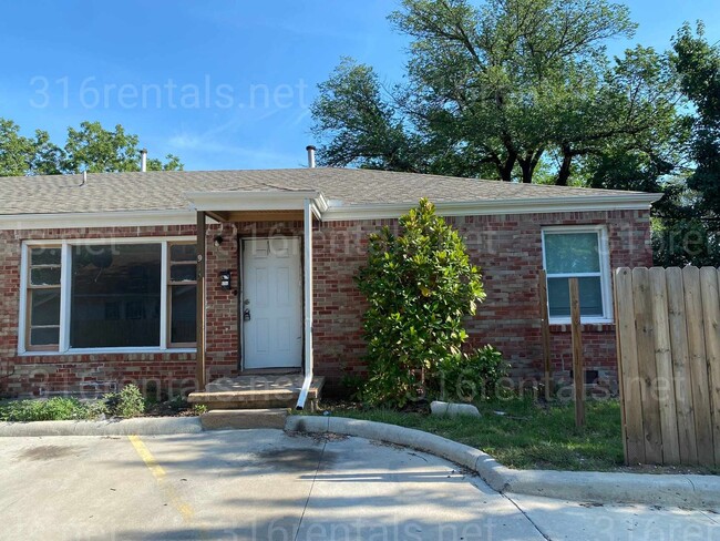 property at 911-915 N Oliver St