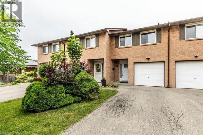 66 Summercrest Dr in Hamilton, ON - Building Photo - Building Photo