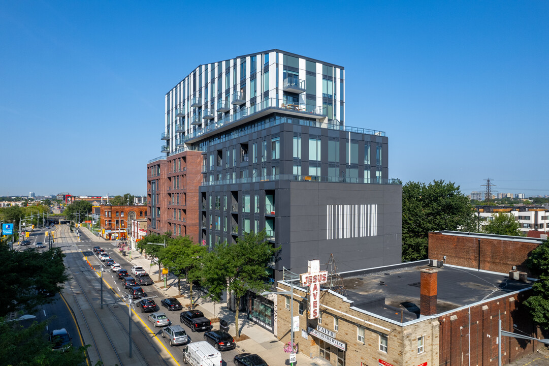 Reunion Crossing in Toronto, ON - Building Photo