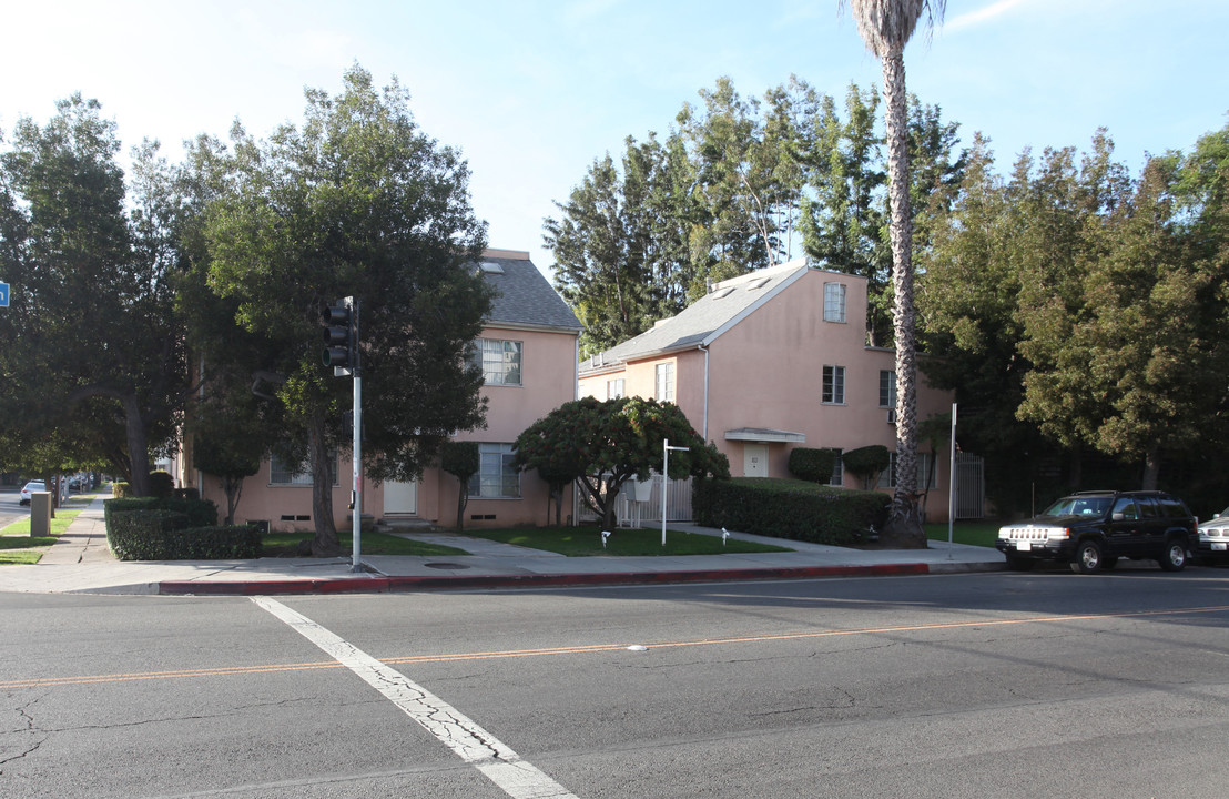 6206 Fountain Ave in Los Angeles, CA - Building Photo