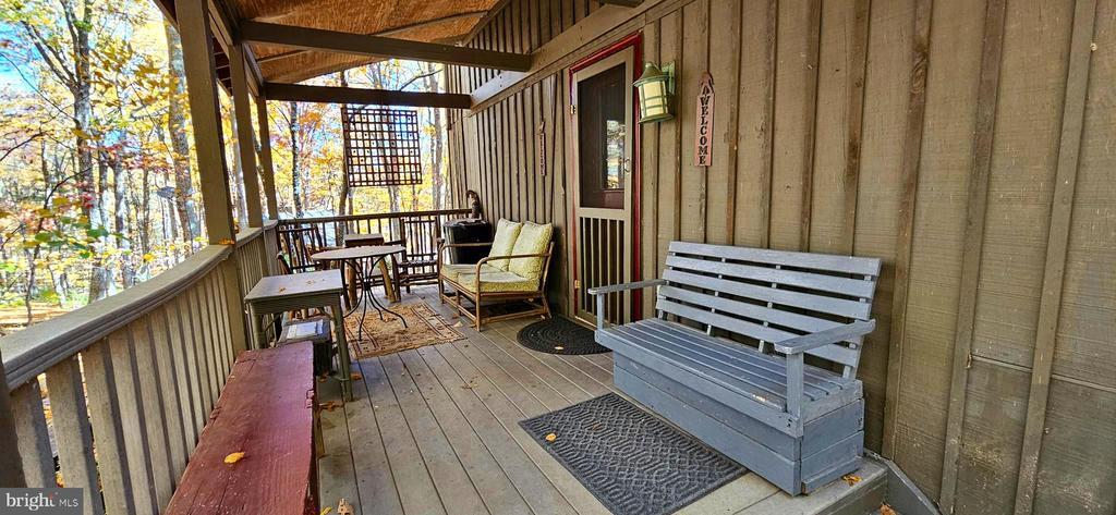 41 Mountainside Loop in Berkeley Springs, WV - Building Photo