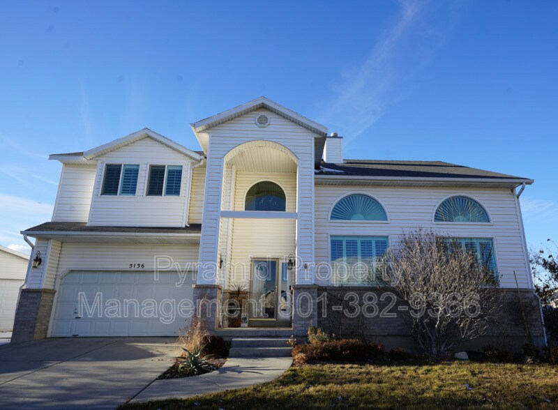 5136 Pebblestone Cir in West Jordan, UT - Building Photo