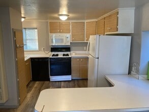 1600 Homewood Ave in Dodge City, KS - Building Photo - Building Photo