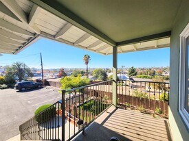 320 Park Ave in Vista, CA - Building Photo