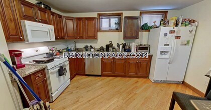 1422 Commonwealth Ave, Unit 7 in Boston, MA - Building Photo - Building Photo