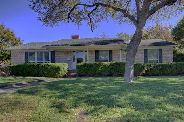12120 Brookmeadow Ln in Dallas, TX - Foto de edificio