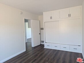 4777 San Vicente Blvd in Los Angeles, CA - Building Photo - Building Photo