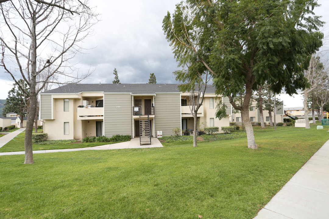 River Ridge Apartments in Fillmore, CA - Building Photo