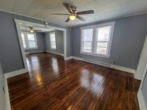 12 Front St, Unit 2 in Northumberland, PA - Foto de edificio - Building Photo