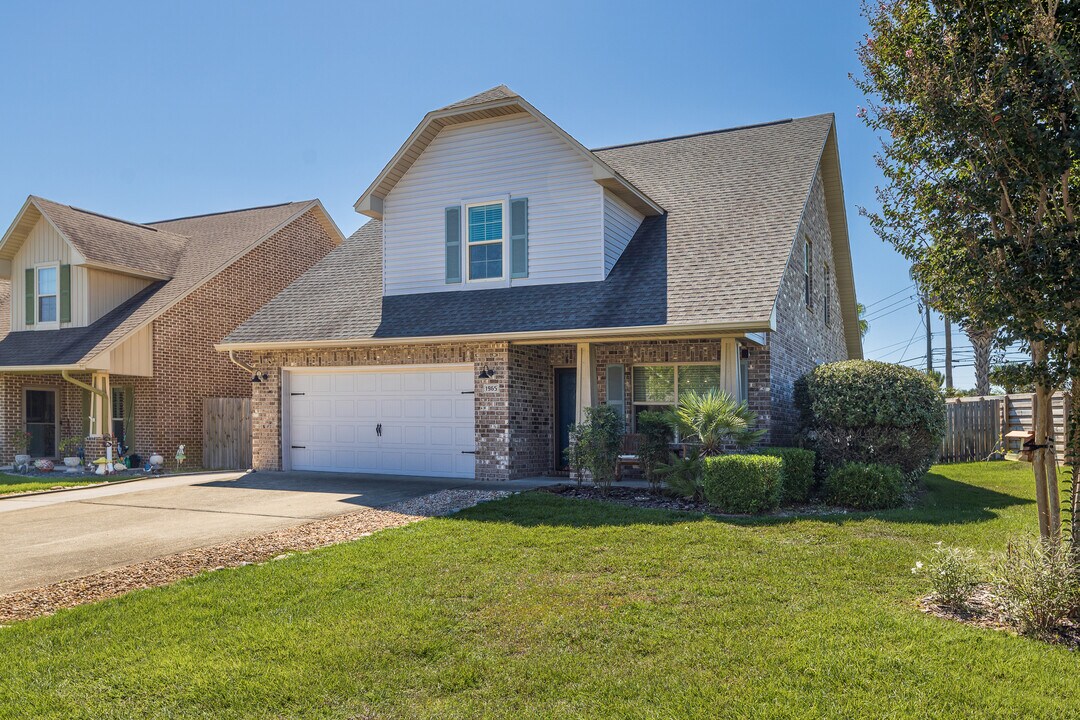 1965 Mooring Dr in Navarre, FL - Building Photo
