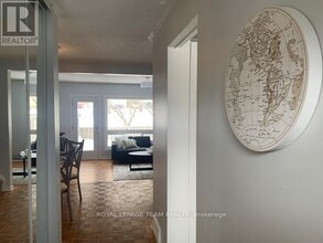 14 LARKSHIRE Ln in Ottawa, ON - Building Photo - Building Photo