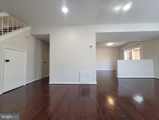 5674 Oak Tanager Ct in Burke, VA - Building Photo - Building Photo