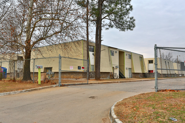 Country Estates East in Oklahoma City, OK - Foto de edificio - Building Photo