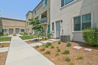 5212 Beachfront Cove in San Diego, CA - Building Photo - Building Photo