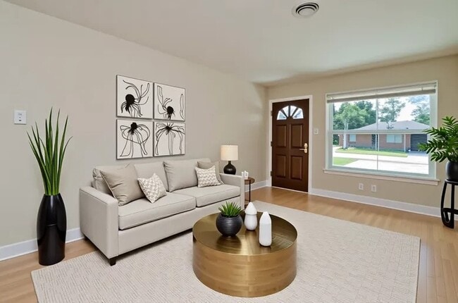 8330 Waterbury Dr in Houston, TX - Building Photo - Building Photo
