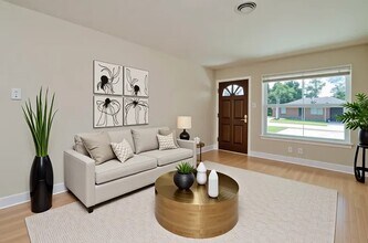 8330 Waterbury Dr in Houston, TX - Building Photo - Building Photo